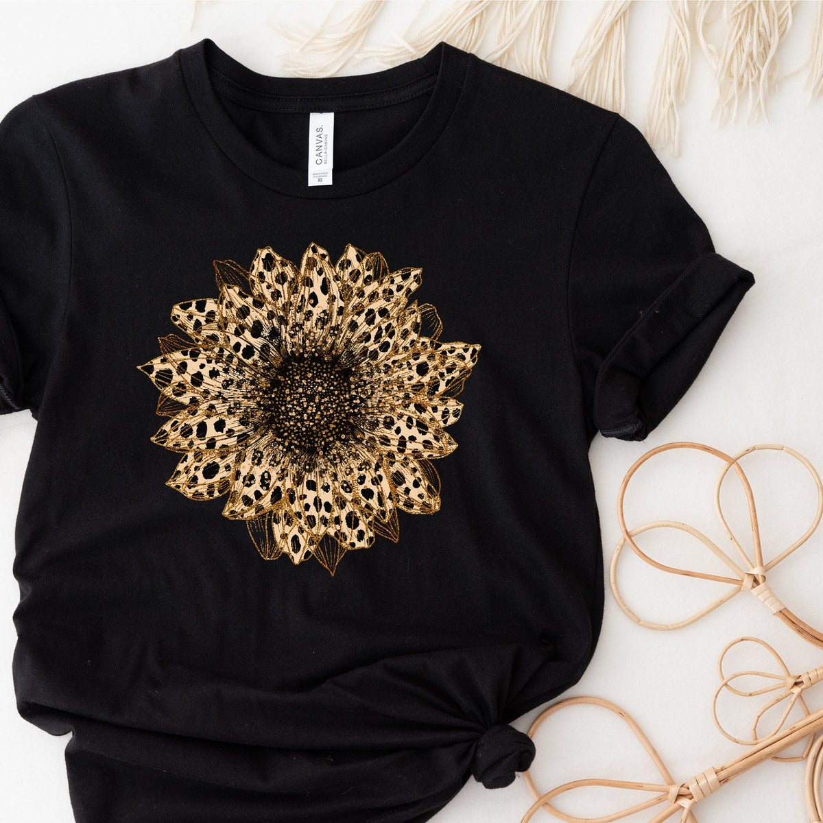 Daisy T-Shirt, Flower T-Shirt, Sunflower T-Shirt, Boho T-Shirt, Floral T-Shirt Gift, Birth Month Flower, Gift For Sister, Gift For Mother
