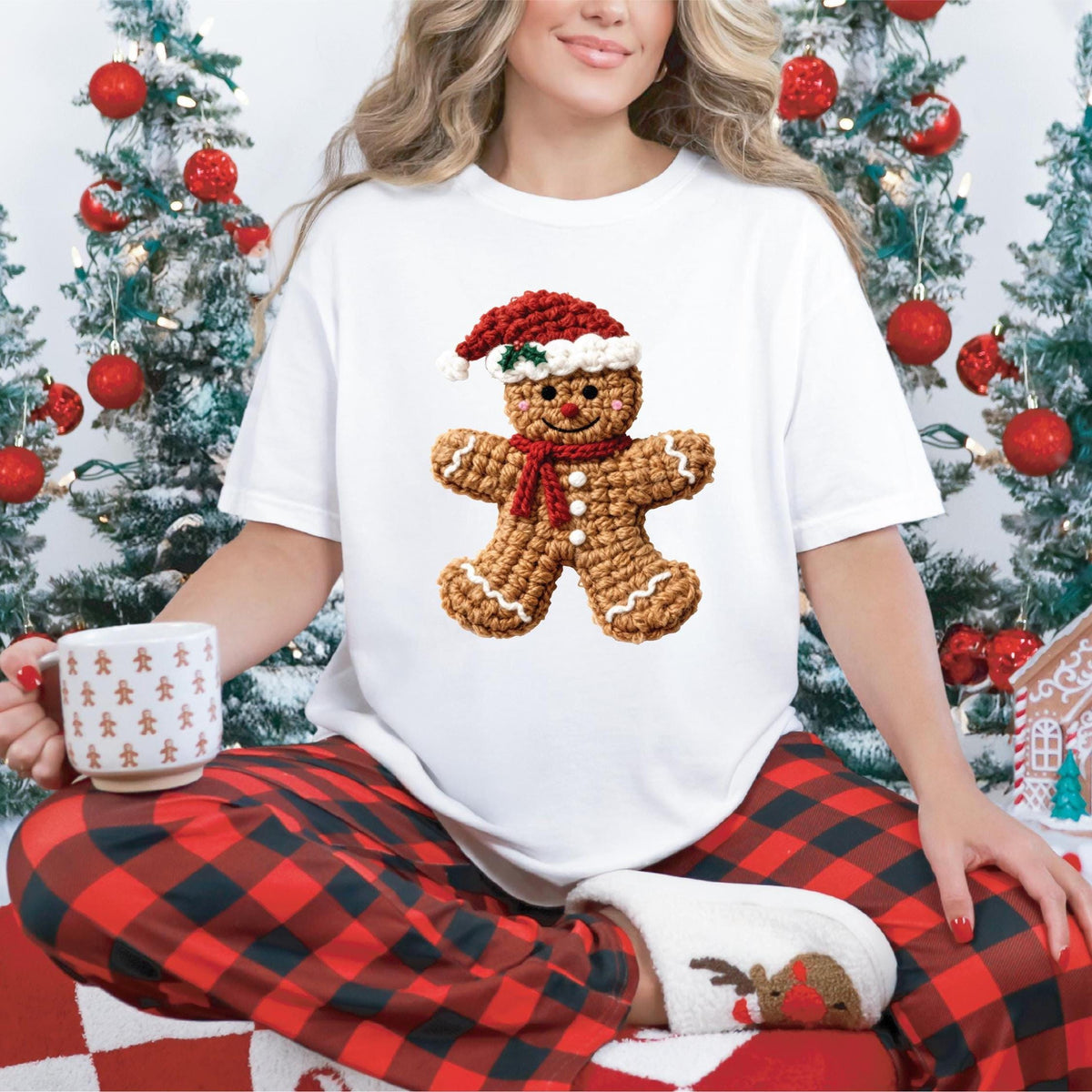 Faux Yarn Gingerbread Man Shirt, Tufted Cookie Christmas Tee, Punch Needle Style Holiday Top, Textured Xmas T-Shirt